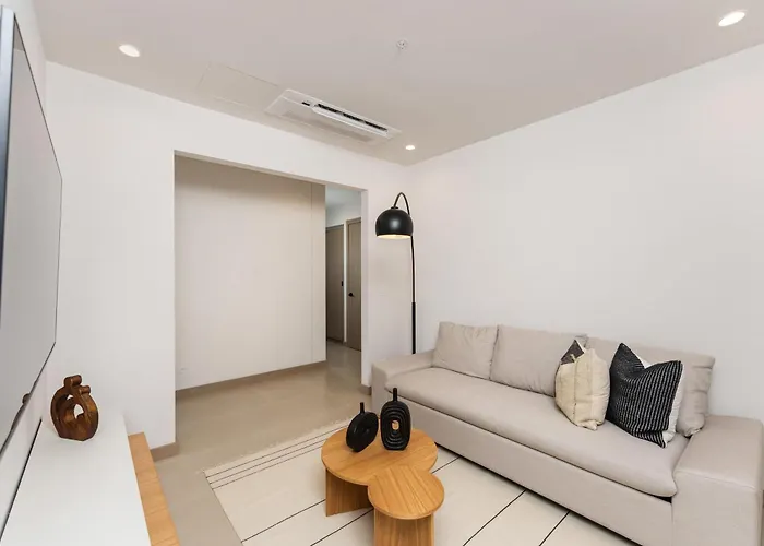 2br Ocean View + Club In Playas Del | Naumi N534